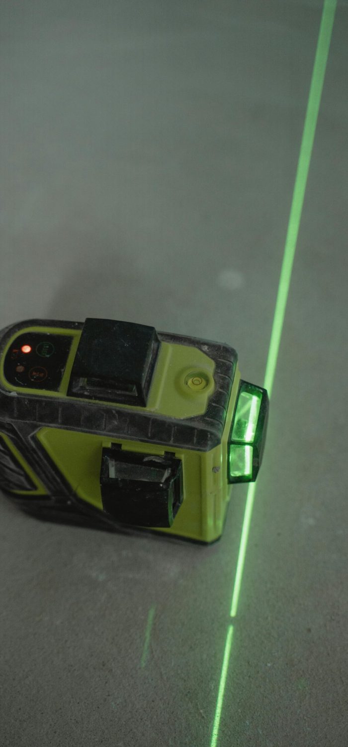 Green line distance laser sensor for accurate levelling and alignment measurement